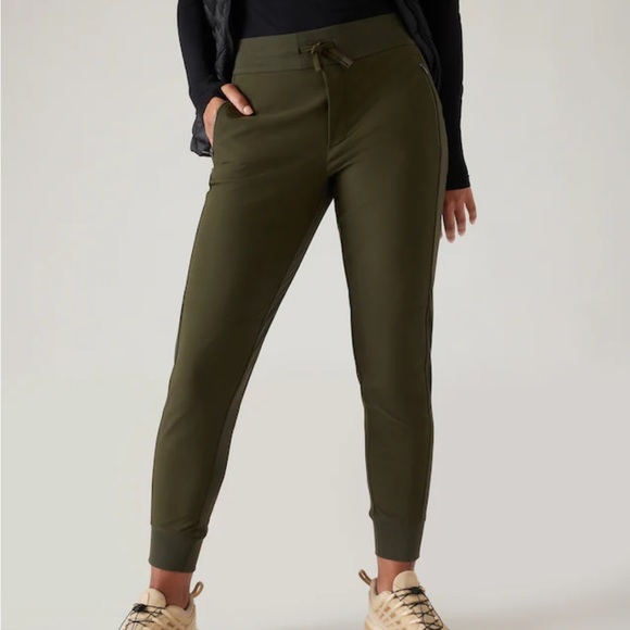 Athleta Pants - Athleta Headlands Hybrid Tech Jogger 4 in Peat